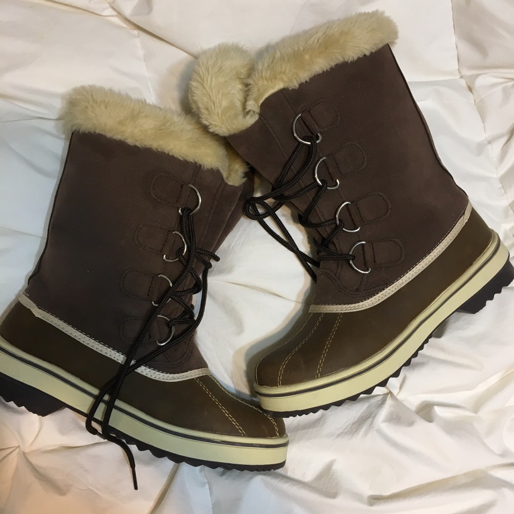 Snow boots